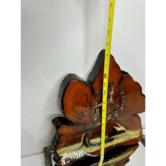 Vintage 1970’s Varnished Wood Slab Burl Edge Clock with Winter Snow Scene - Picture 8 of 10